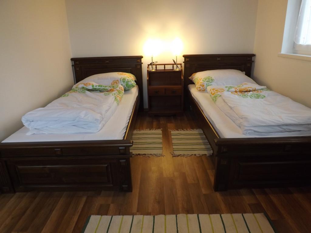 Nagybajcsi Koertefa Vendeghaz Daire Oda fotoğraf